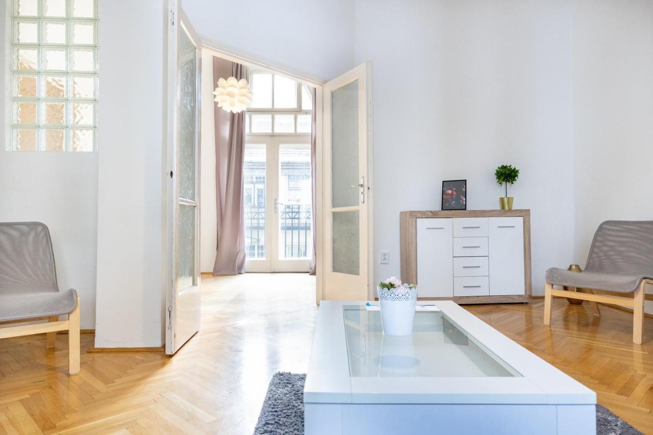 W25 Smart Apartment Budapest Exteriör bild