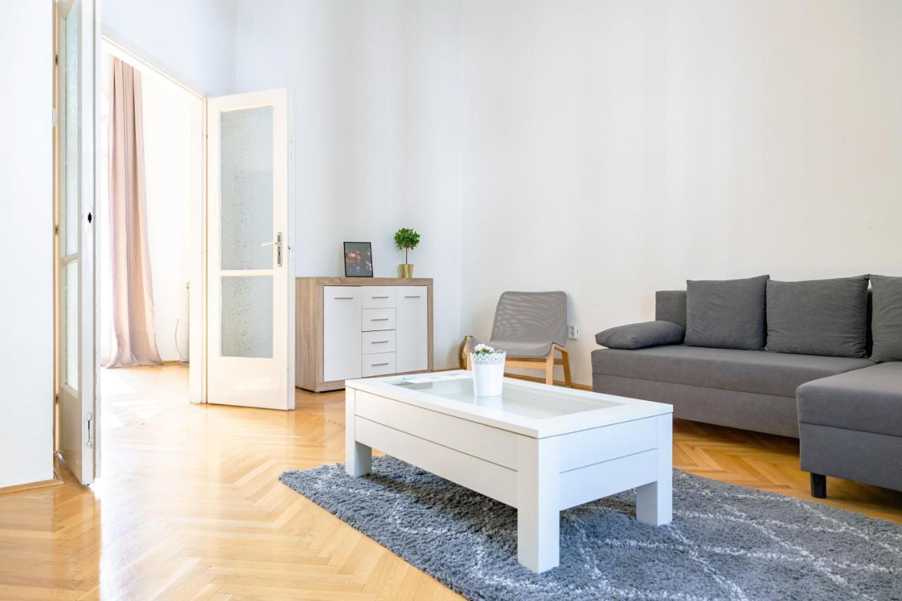 W25 Smart Apartment Budapest Exteriör bild