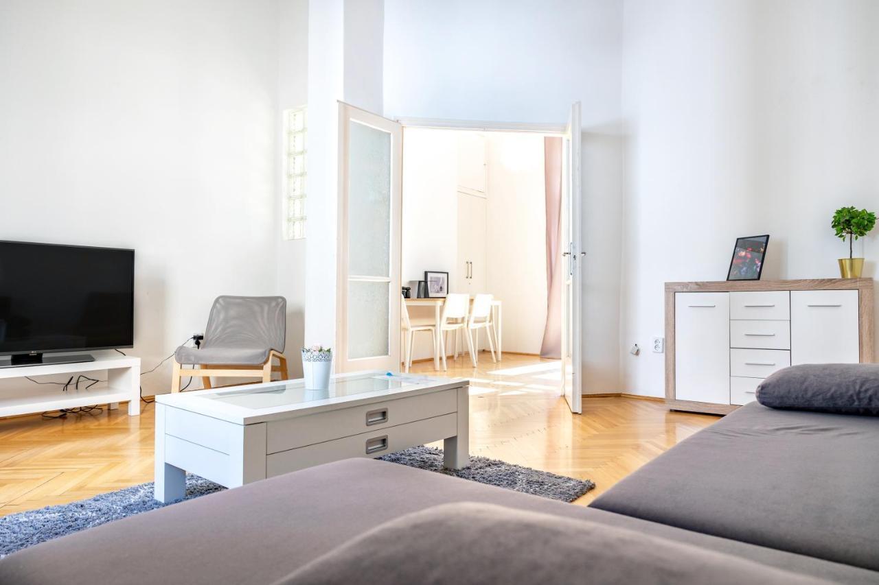 W25 Smart Apartment Budapest Exteriör bild