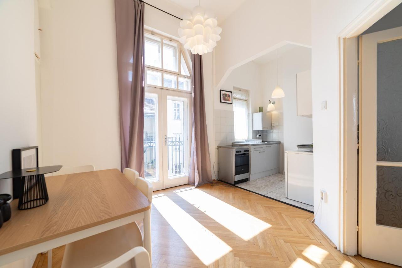 W25 Smart Apartment Budapest Exteriör bild
